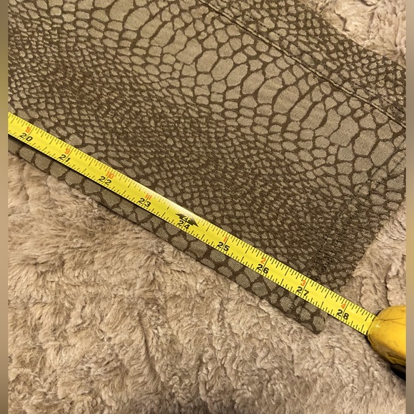 **NEW** XCVI Python Print Cargo Style Leggings - Picture 10 of 15